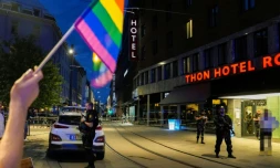 Des policiers norvégiens dans les rues interdites à toute circulation du centre d'Oslo, le 25 juin 2022