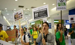 Soldes, urgence climatique, surconsommation, alternatives, actions coup de poing, Alternatiba Péï, ANV-Cop 21 Réunion, Extinction Rébellion Réunion, Greenpeace Réunion Youth for Climate et Zéro Déchet Réunion