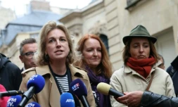 La secrétaire générale de la CFDT Marylise Léon, à gauche, Sophie Binet, secrétaire générale de la CGT, à droite, et Murielle Guilbert, au centre, codéléguée générale du syndicat SUD, après une réunion avec le Premier ministre Sébastien Lecornu à Matignon, le 24 septembre 2025 à Paris ( AFP / Alain JOCARD )