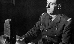 De Gaulle enregistre l'appel du 18 juin 1940, appelé à entrer dans l'histoire, dans un des studios londoniens de la BBC