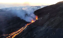 Eruption au coucher du soleil 13 février 2020