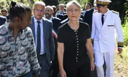 Borne en visite à La Réunion au chevet du "quotidien" de ses habitants