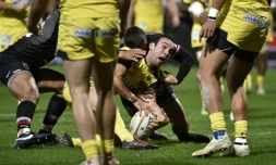 Le Clermontois Morgan Parra (C) lors du match nul 20-20 entre son équipe et le Stade Toulousien, le 23 décembre 2018, au stade Michelin de Clermont-Ferrand