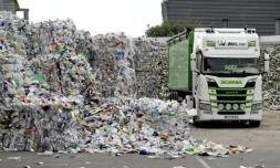 Des déchets plastiques dans un centre de traitement, à Vert-Le-Grand (Essonne), le 24 octobre 2022 ( AFP / Emmanuel DUNAND )
