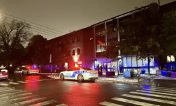 La police prÚs d'une des deux écoles visées jeudi par des tirs à Montréal, au Canada, le 9 novembre 2023 ( AFP / Mathiew LEISER )