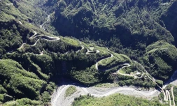 Route de Cilaos fermée vue du ciel
