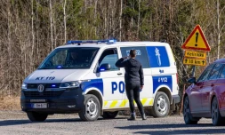 Un homme de 27 ans a été inculpé pour violences sexuelles sur 361 enfants de 9 à 15 ans en Finlande. Ici, une voiture de police finlandaise. (Illustration) AFP/Sasu Jaernstedt