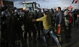 Colère des agriculteurs : opérations pour débloquer des dépôts de carburant