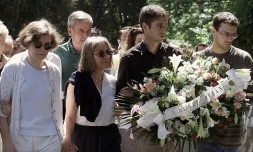 Le 13 mai 2001 à Nice, une marche silencieuse avait été organisée en mémoire d'Ariane Guillot, enseignante tuée d'un coup de couteau sur la colline du château de la ville, le 18 avril.