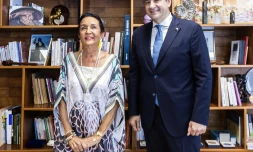 Huguette Bello échange avec le Vice-président de la Commission européenne avant la conférence des RUP