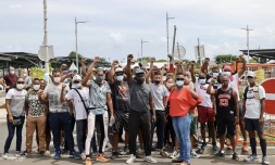 Manifestation pour la fermeture de l'aéroport, les forces de l'ordre sur place