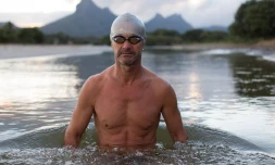 Lilian Eymeric effectue une traversée Maurice Reunion à la nage