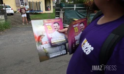 distribution de tracts du candidat alexis chaussalet 