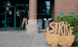 Les salariés de Boeing dans la région de Seattle ont rejeté mercredi le dernier projet d'accord social proposé par l'avionneur américain et reconduit la grève qui paralyse deux usines cruciales depuis mi-septembre