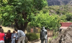 Statue - Ivrin Pausé, Facteur de Mafate