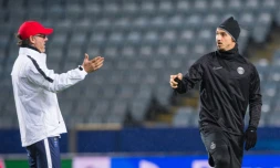 L'entraîneur du PSG Laurent Blanc et l'attaquant Zlatan Ibrahimovic, à l'entraînement le 24 novembre 2015 à Malmö