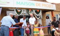 Inauguration d'une maison de projet à La Saline