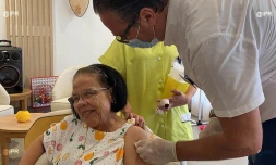  Saint-Denis : les résidents de l'EHPAD Aude se font vacciner 