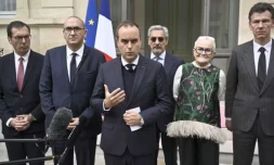 Le Premier ministre Sebastien Lecornu et plusieurs de ses ministres à Paris le 19 octobre 2026 ( POOL / JULIEN DE ROSA )