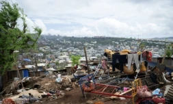 Destructions du cyclone Chido dans le bidonville de Cavani, à Mamoudzou, à Mayotte, le 2 janvier 2025 ( AFP / JULIEN DE ROSA )