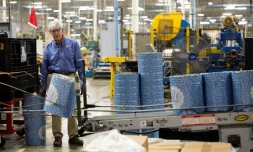Rick Hueter, patron de l'entreprise Independant Can, qui fabrique des boîtes en fer blanc, à Belcamp, dans le Maryland, le 25 juin 2025
