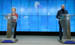 Le président du Conseil européen Charles Michel (d) et la présidente de la Commission européenne Ursula Von Der Leyen (g) à Bruxelles, le 29 octobre 2020