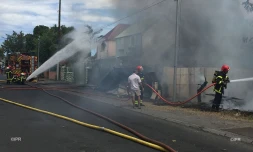 Maison abandonnée en feu au Port 