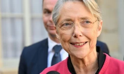La PremiÚre ministre Elisabeth Borne et le ministre du Travail Olivier Dussopt à l'issue d'une réunion avec les représentants syndicaux à Matignon, le 5 avril 2023 à Paris