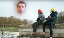 Deux YouTubeurs font un clip sur les gestes barrières après un pari avec le Président