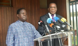 Deux candidats de l'opposition Konan Bédié (g) et Pascal Affi N'Guessan (d), s'expriment pour appeller au boycott de Abidjan, le 15 octobre 2020