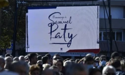 Hommage à Samuel Paty à l'école du Bois d'Aulne, à Conflans-Saint-Honorine (Yvelines), le 16 octobre 2021 ( AFP / Alain JOCARD )