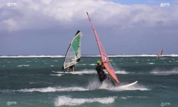 Sport nautique, kite-surf, planche Ă voile, lagon, Trou d'eau, plage, vent