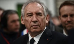 Le Premier ministre de la France, François Bayrou, visite l'usine du fabricant français de matériel ferroviaire Alstom à Aytré, près de La Rochelle, dans l'ouest de la France, le 14 mars 2025 ( AFP / Christophe ARCHAMBAULT )