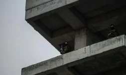 Des policiers prĂšs du site d'une explosion Ă Istanbul le 6 octobre 2016