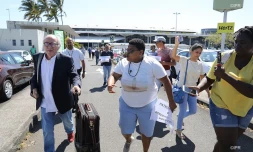 Salariés de bourbon bois accueillent leur patron