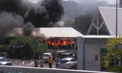 incendie, car jaune, feu, flammes, gare, Saint-Joseph
