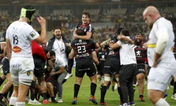 Les joueurs de Toulouse fêtent leur victoire face à La Rochelle en finale du Top 14, au Stade de France, le 25 juin 2021