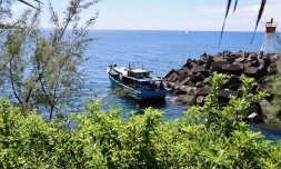 Samedi 13 avril - Sainte-Rose - Un bateau non identifié tente d'accoster dans le port