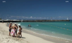 La plage ouverte à la baignade aux Roches Noires