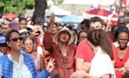 Messe de la Pentecôte : des milliers de fidèles rassemblés à l'église du Chaudron