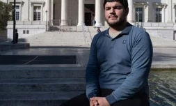 Amine Kessaci a fondé Conscience, pour venir en aide aux familles de victimes de narchomicides. © Crédit photo : MIGUEL MEDINA / AFP 