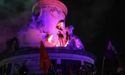 Manifestation le 7 janvier 2025 place de la République à Paris pour célébrer le décès de Jean-Marie Le Pen ( AFP / Dimitar DILKOFF )