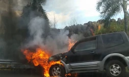 4x4 en feu Tampon