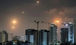 La défense anti-aérienne israélienne en action au-dessus de Netanya, dans le centre d'Israël, le 13 juin