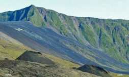 Le volcan se réalimente en magma
