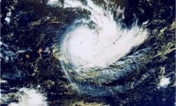 Le cyclone intense Joaninha fonce sur Rodrigues