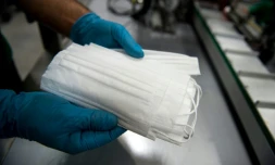 Obligation de porter un masque dans les "lieux publics clos" à partir du 1er août