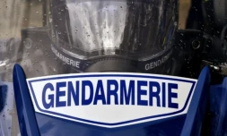 "La France a tué mon mari (...) par son excès de tolérance": la veuve d'Eric Comyn, ce gendarme tué par un chauffard récidiviste lundi soir dans les Alpes-Maritimes lors d'un refus d'obtempérer, a crié sa colère ( AFP / GEORGES GOBET )