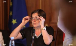 Annick Girardin devant les gilets jaunes en Préfecture
