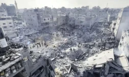 Une capture d'écran d'une vidéo de l'AFPTV montre des Palestiniens inspectant les vastes destructions après une frappe israélienne sur le camp de réfugiés de Jabaliya dans la bande de Gaza, le 1er novembre 2023 ( AFP / - )